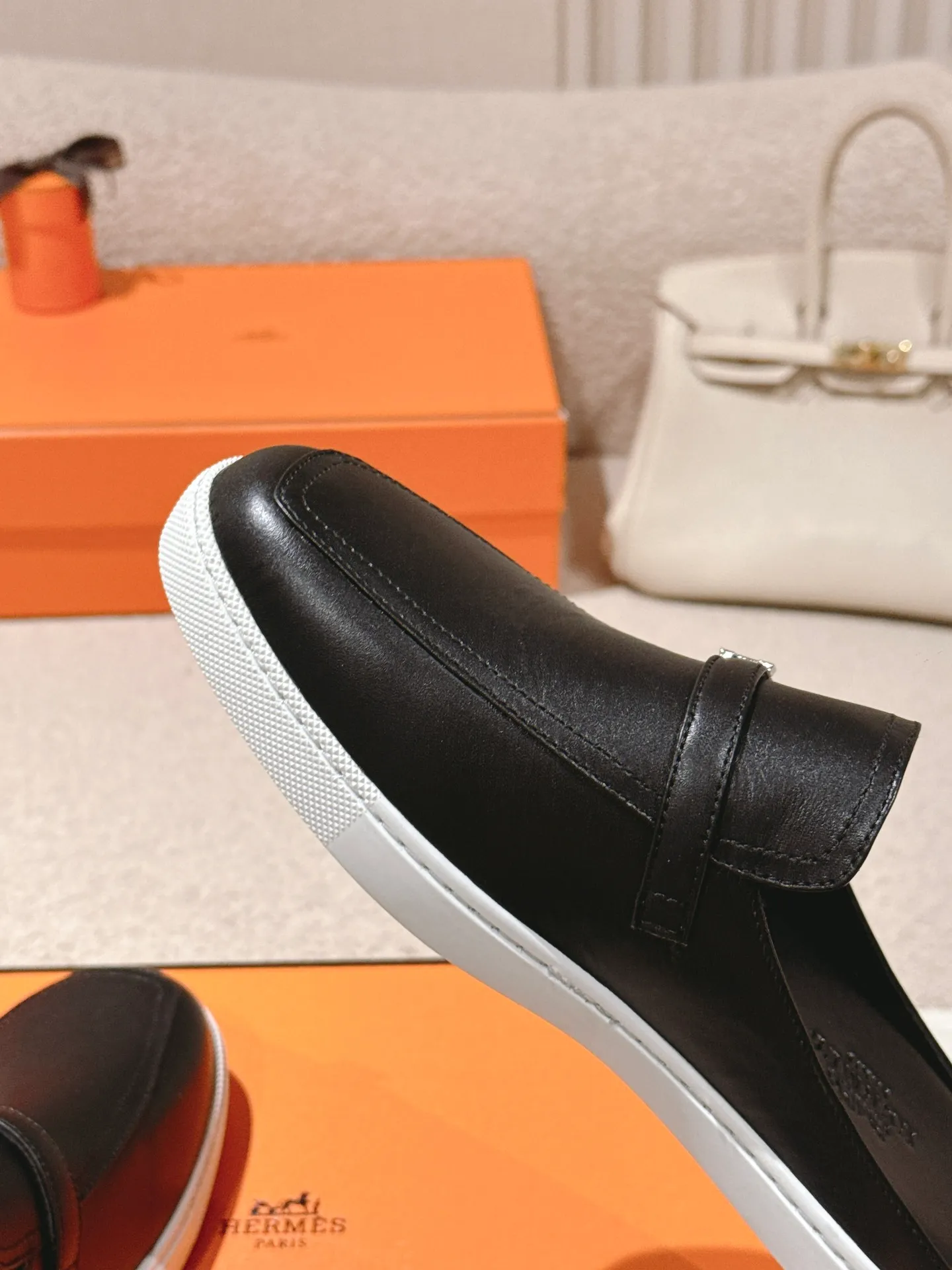 Men's men's shoes 💰560💰 Hermes 25ss new autumn and winter loafers, British retro design, classic and durable! Original reverse mold last, the ultimate 1:1 shape. Fabric: Cow suede/calfskin Lining: Imported sheepskin lining Outsole: Open-molded rubber sole Size: 35-45